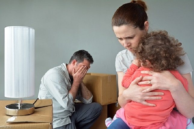 Una mujer estresada va a tener muchos problemas a la hora de dormir de una manera correcta