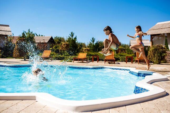 No es nada bueno el abusar de las piscinas debido a los efectos negativos del cloro