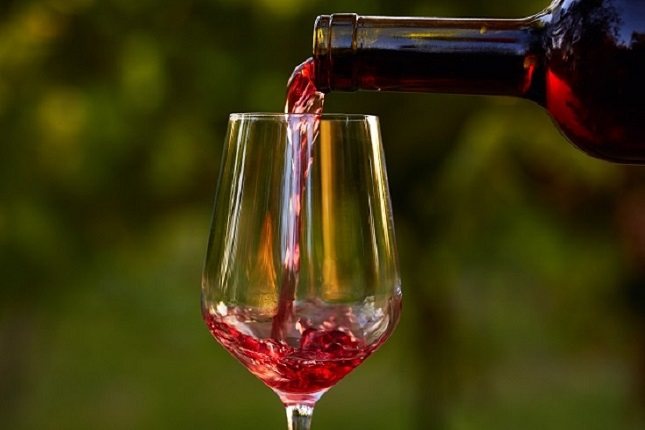 La verdad sobre el vino tinto es que un vaso al día puede ser saludable