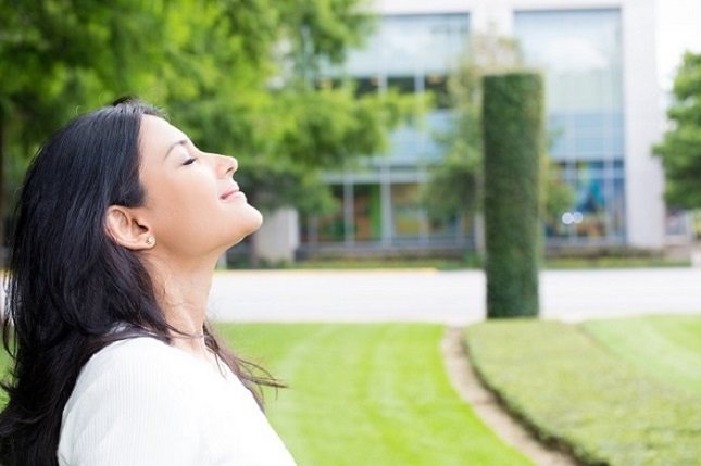 La respiración regulada es una técnica de terapia que es introducida por un terapeuta del habla