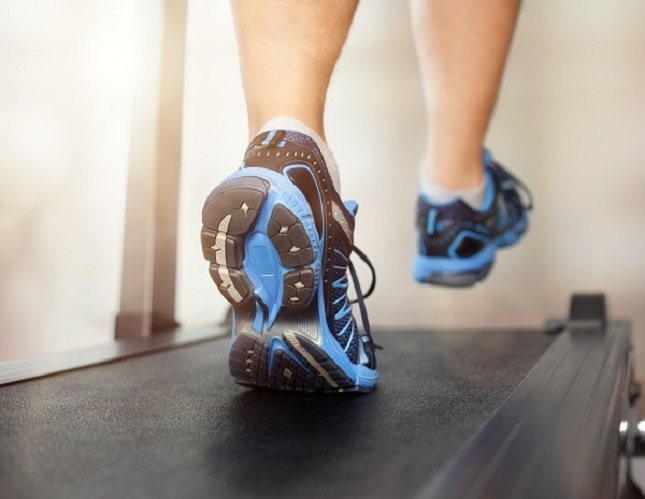 Las mujeres embarazadas deben usar una cinta de correr con precaución