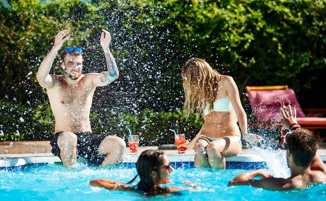 Cómo afecta el cloro de las piscinas a la salud dental