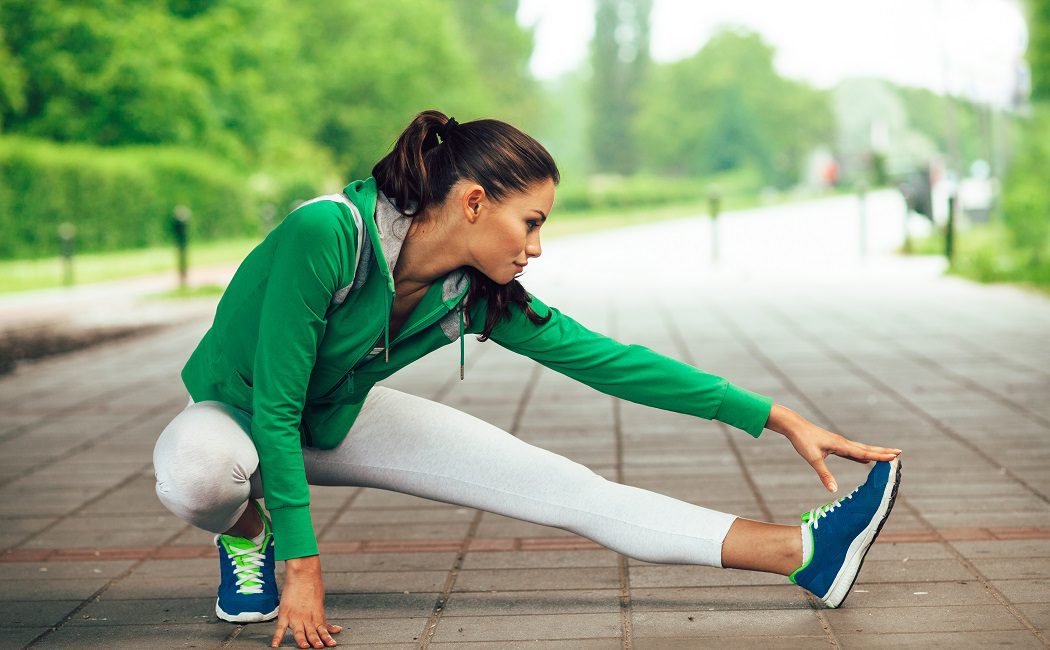 Qué pasa si no estiras antes y después de hacer deporte