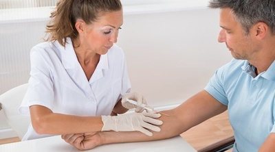 ¿Quién puede donar sangre a un 0 negativo?